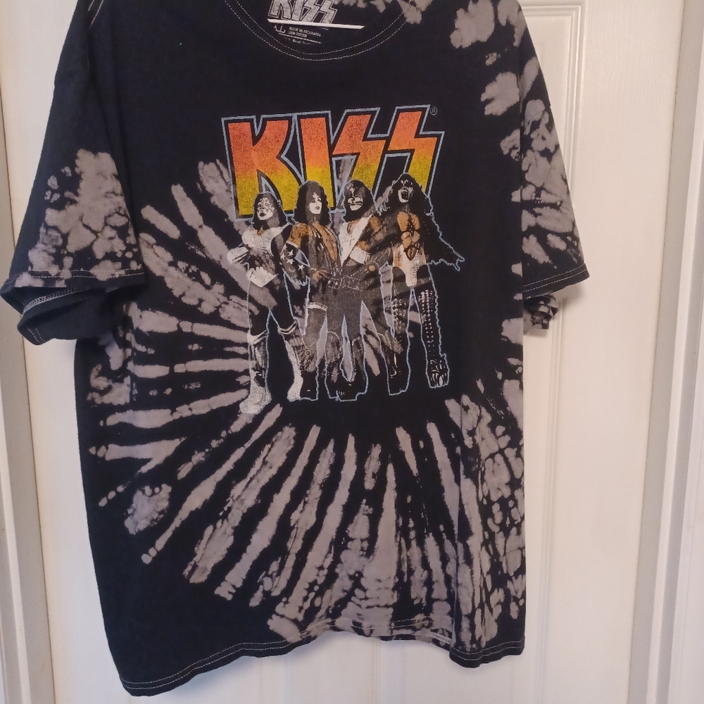 Kiss shirt